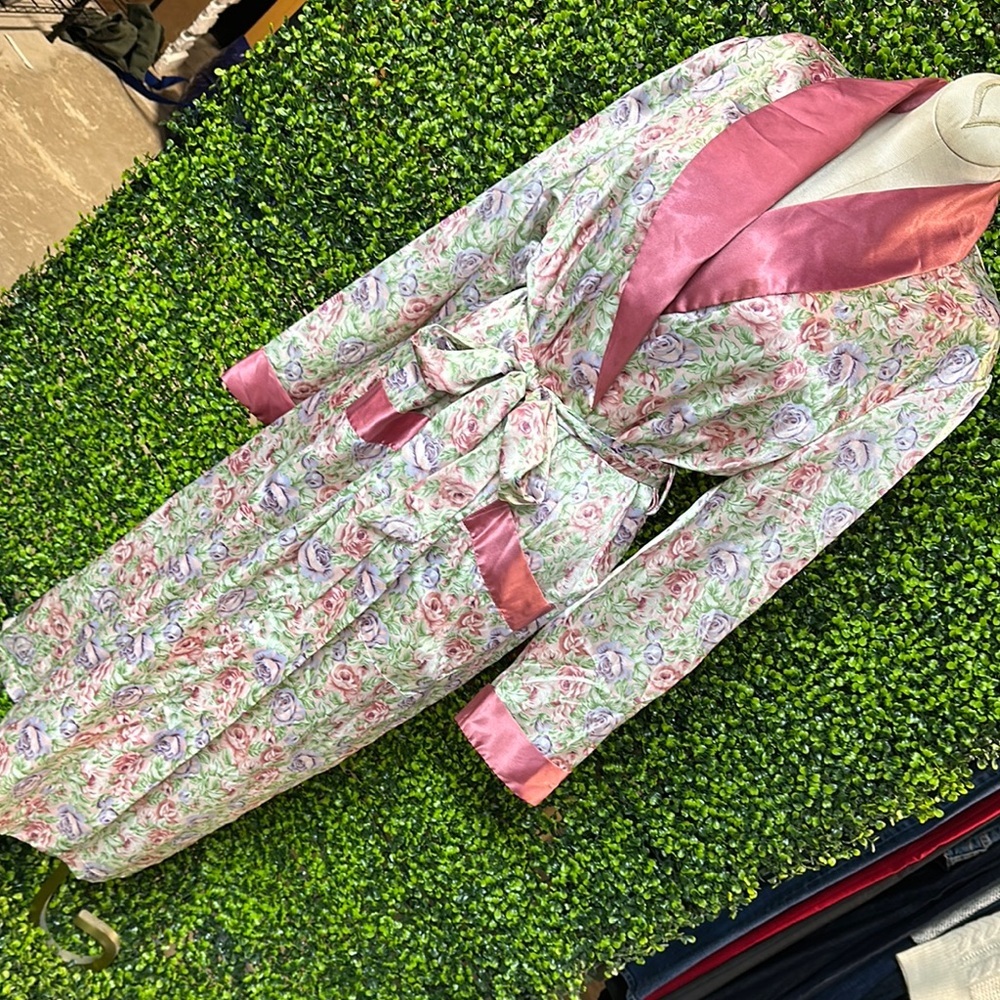 Floral Satin Robe with Pink Trim 3/20/26 - Picture 4 of 17